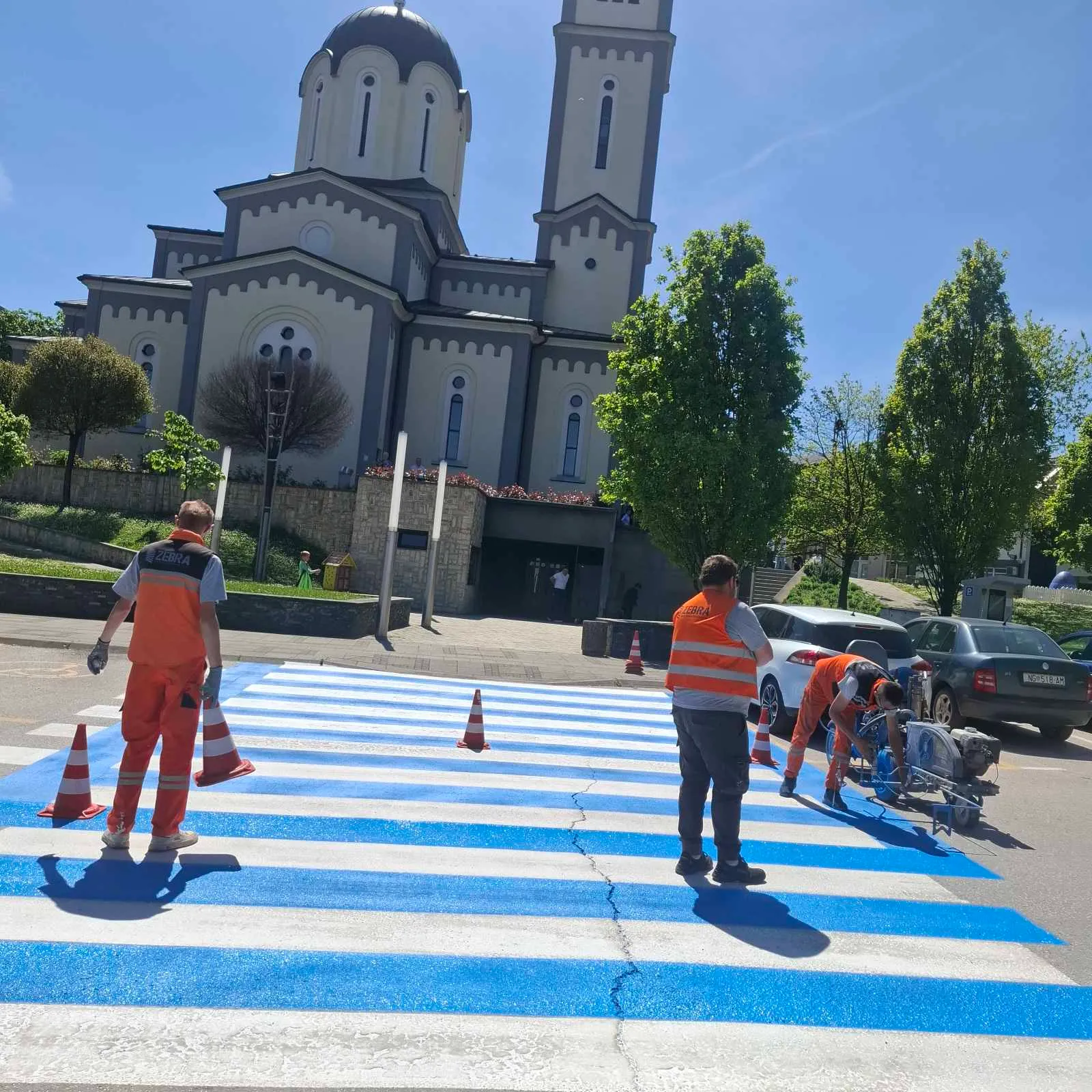 Horizontalna signalizacija — Tankoslojne i debeloslojne oznake