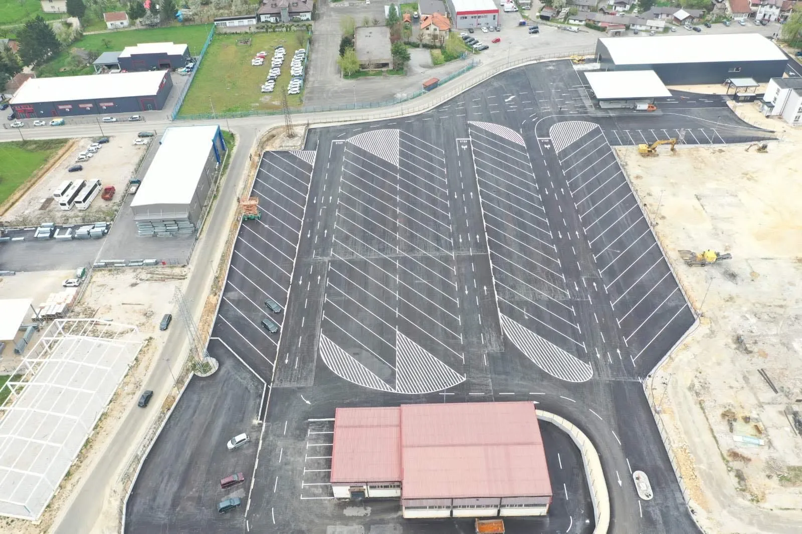 Zračni snimak obilježenog parkinga i pristupnih saobraćajnica